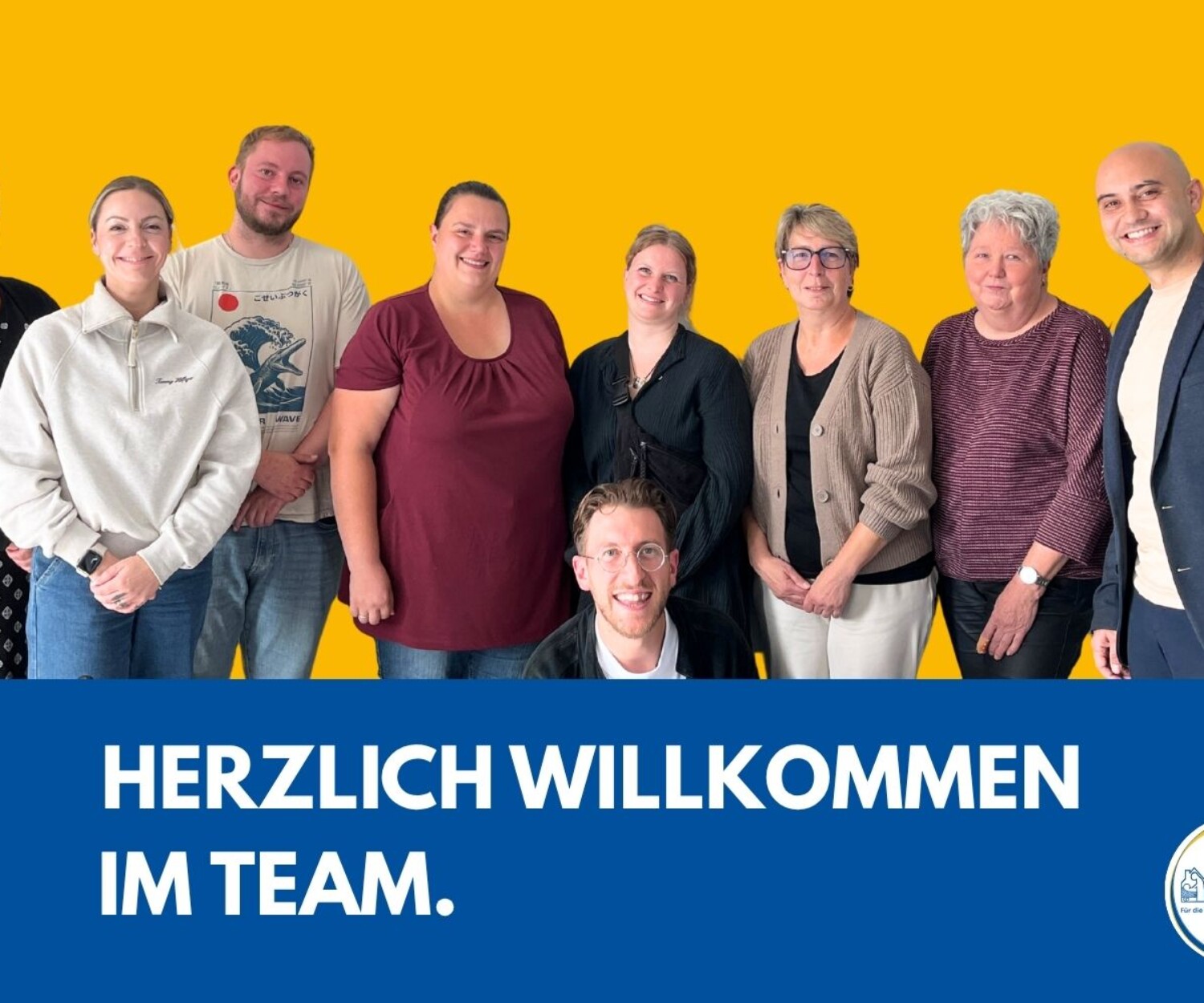 Gruppenfoto mit 9 Personen zur Begrüßungsveranstaltung bei der Familien und Krankenpflege Bochum.